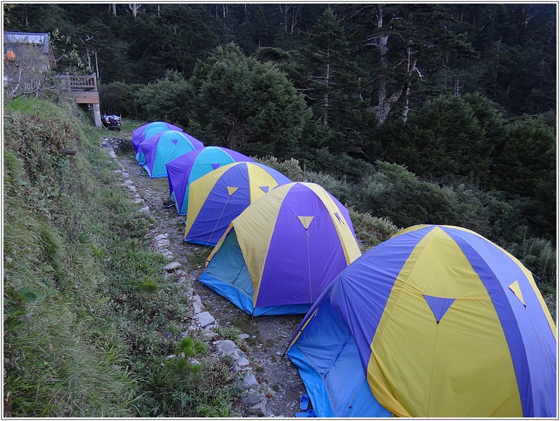 2014-09-30 06-45-12天池山莊前的營地.JPG